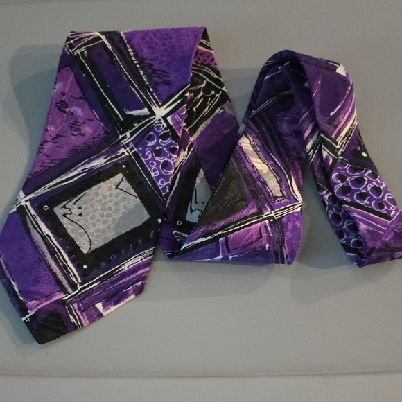 (J28) Purple Patterned Tie - Picture 1 of 4